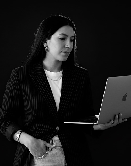 Retrato de Camila Albornoz — Graphic Design Expert